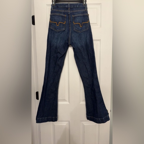 00/30: Jennifer Kimes - Picture 2 of 4